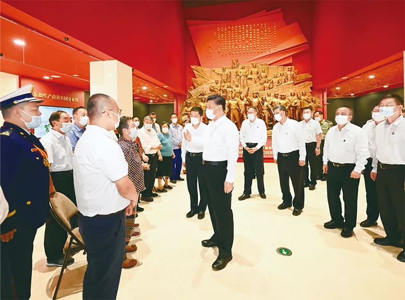 [封面圖片][高層聲音]《求是》雜志發(fā)表習(xí)近平總書記重要文章《堅(jiān)持和發(fā)展中國特色社會主義要一以貫之》.jpg