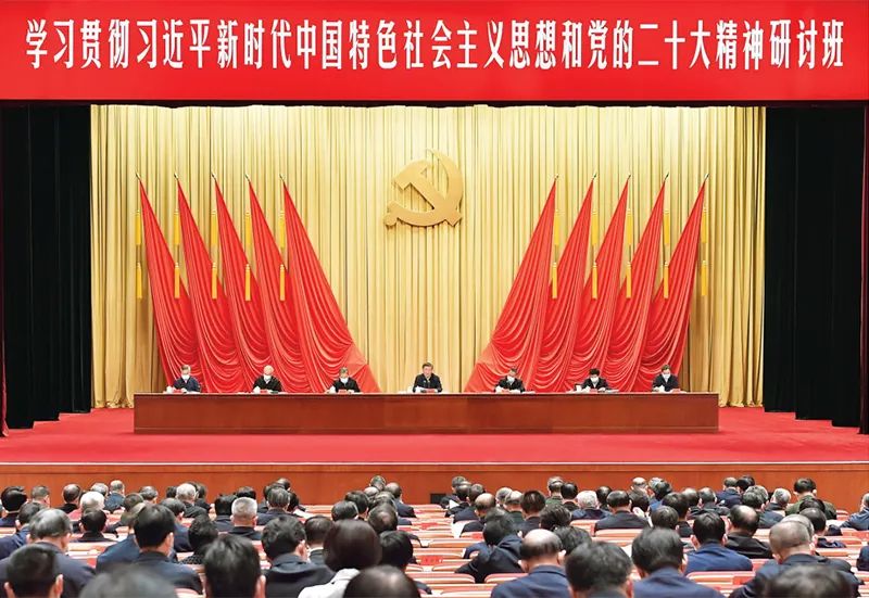 [封面圖片][高層聲音]《求是》雜志發(fā)表習(xí)近平總書記重要文章《在學(xué)習(xí)貫徹習(xí)近平新時(shí)代中國(guó)特色社會(huì)主義思想主題教育工作會(huì)議上的講話》.jpg
